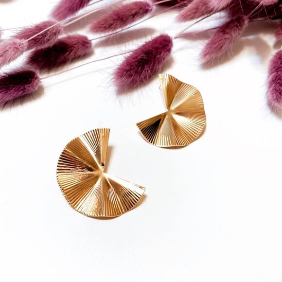 Geo shaped earrings in gold #425 - Picture 2 of 6